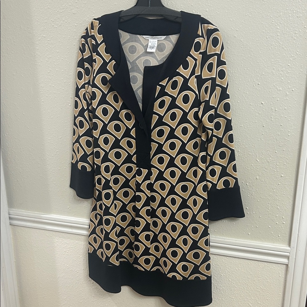 Diane Von Furstenberg Beige and Black Geometric Silk Dress with pockets